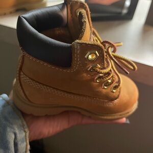 Timberlands boots for toddlers size 6 Tan color hiking walking fall